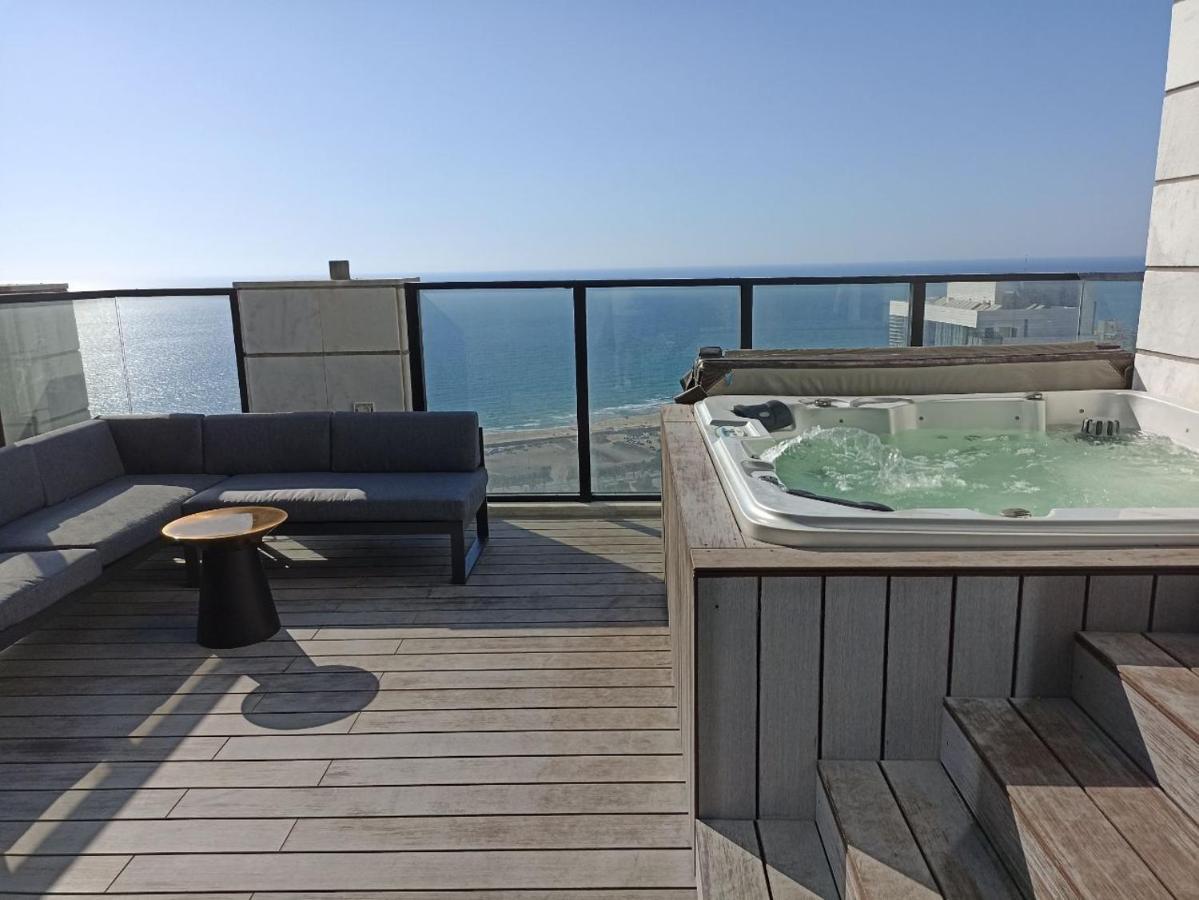 Апартаменты Yalarent Sea-Breeze Penthouse With Jacuzzi Бат-Ям Экстерьер фото