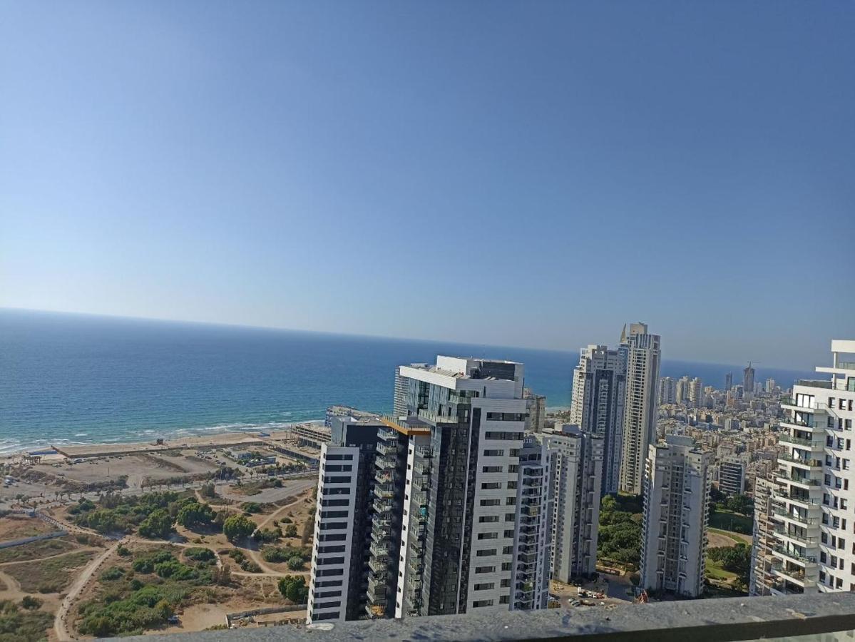 Апартаменты Yalarent Sea-Breeze Penthouse With Jacuzzi Бат-Ям Экстерьер фото