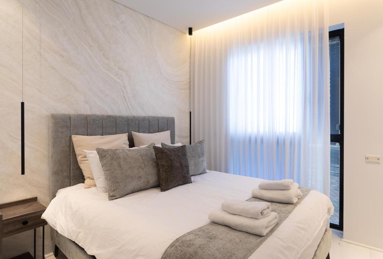 Апартаменты Yalarent Sea-Breeze Penthouse With Jacuzzi Бат-Ям Экстерьер фото