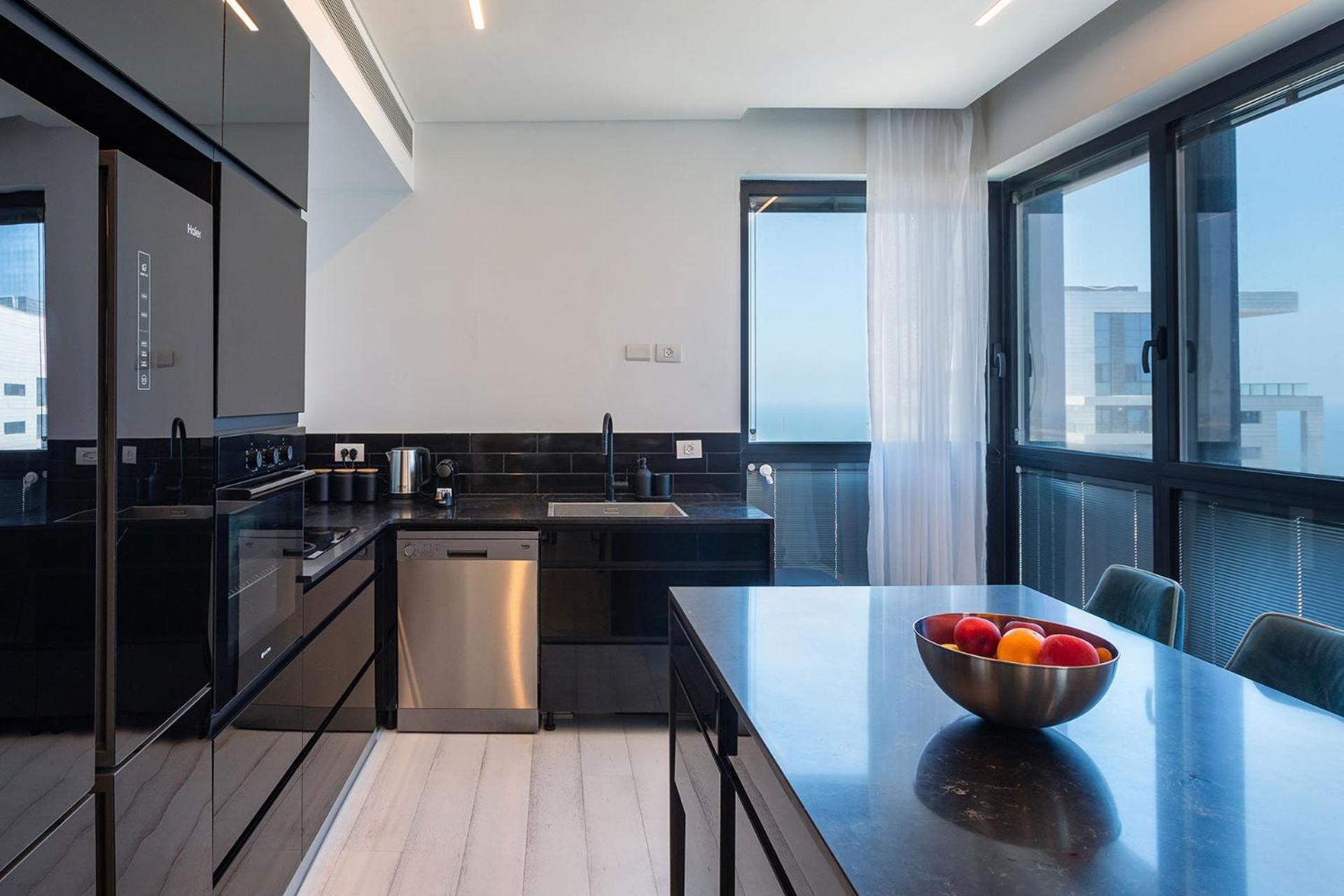 Апартаменты Yalarent Sea-Breeze Penthouse With Jacuzzi Бат-Ям Экстерьер фото